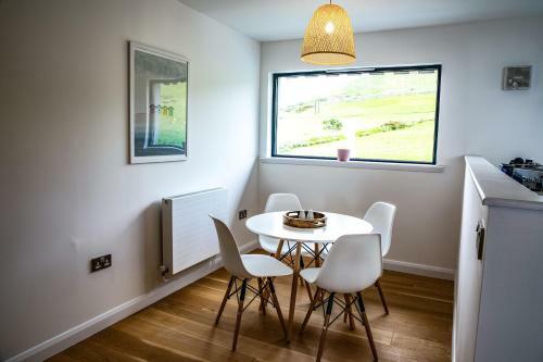 2 Bed Penthouse Apartment - 10 Plas