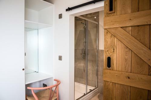 2 Bed Penthouse Apartment - 10 Plas