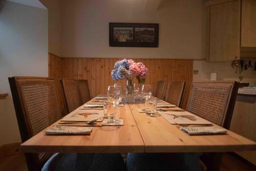 Steading Cottage - 50m From The Beach