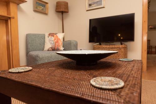 Steading Cottage - 50m From The Beach