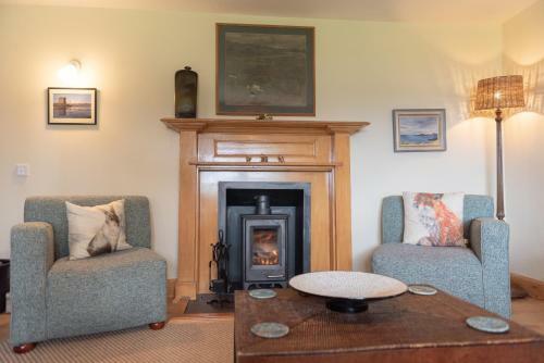 Steading Cottage - 50m From The Beach