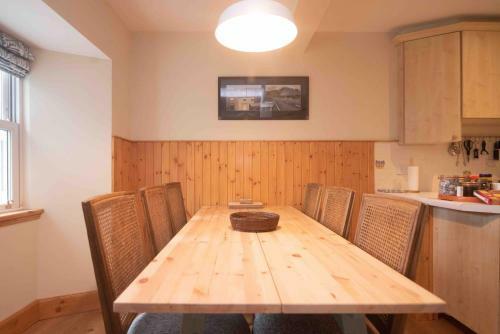 Steading Cottage - 50m From The Beach