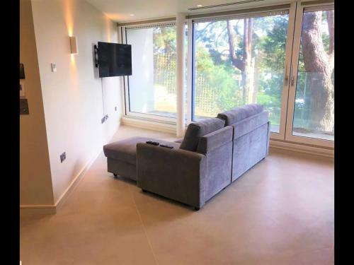 Luxury Private Classy Modern Apartment - Sandbanks