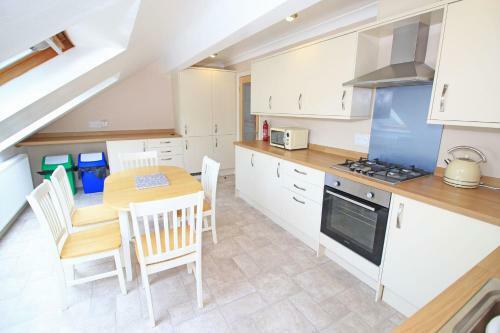 Fisherman Cove, Porthmadog 1112