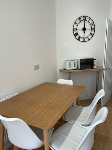 Montrouge Apartments - Perfect Location!!