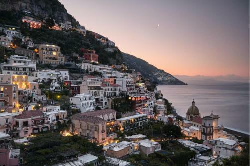 Beautiful 2-bed House In Positano Main Square Area