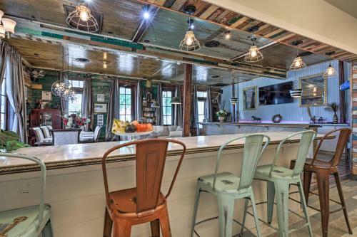 Pet-friendly House, Walk To The Beach And Dtwn!