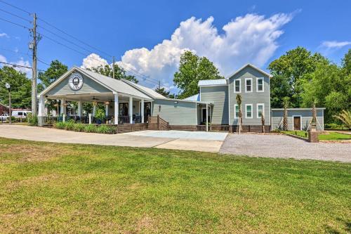 Pet-friendly House, Walk To The Beach And Dtwn!