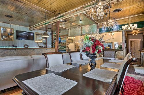 Pet-friendly House, Walk To The Beach And Dtwn!