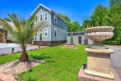 Pet-friendly House, Walk To The Beach And Dtwn!