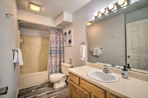 Apartamento Branson West Condo With Balcony And Mod Interior!