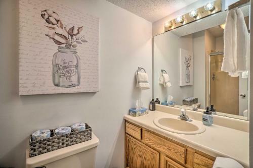 Apartamento Branson West Condo With Balcony And Mod Interior!
