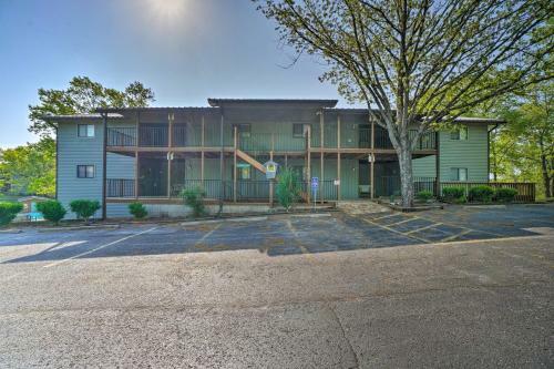 Apartamento Branson West Condo With Balcony And Mod Interior!