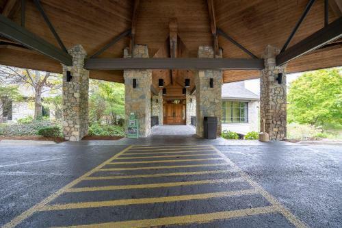 Fox Hollow Family Lodge