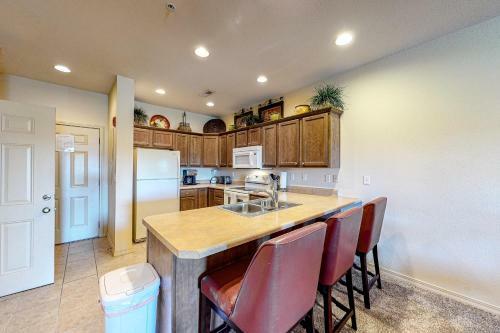 Thousand Hills Condo