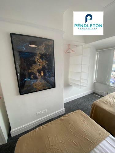 Stylish 4 Bed Property In Liverpool