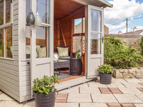 Cross Cottage