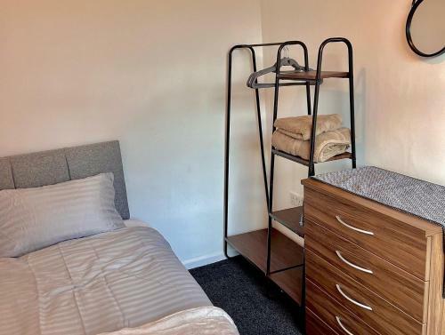 Modern Three-bedroom Home With Free Parking
