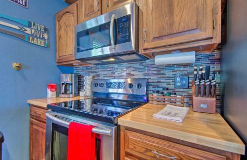 Apartamento Waterfront Condo With Deck - Bring Your Boat!