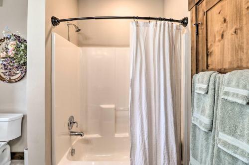 Apartamento Cozy Columbia Falls Condo With Private Balcony!