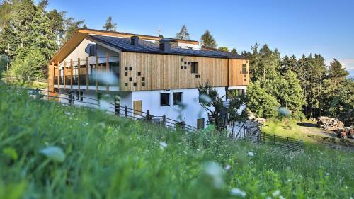 Hostal Restaurant Cafe Ladurner