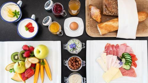 Hostal Restaurant Cafe Ladurner