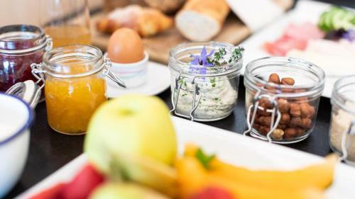 Hostal Restaurant Cafe Ladurner