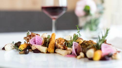 Hostal Restaurant Cafe Ladurner