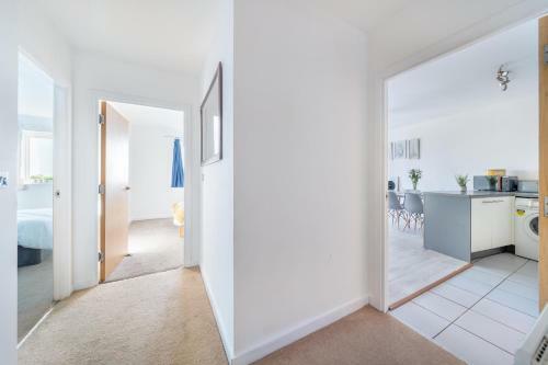 Wonderful 2-bed Apartment In Slough