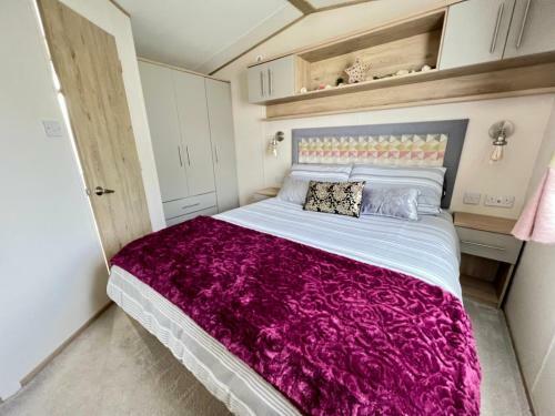 Lake Escape, Dog Friendly Lakeside Property