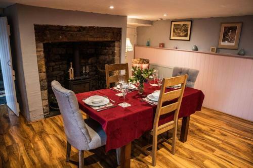 Charming 2 Bed Cottage In North Molton With Hottub