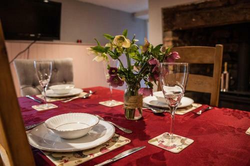 Charming 2 Bed Cottage In North Molton With Hottub