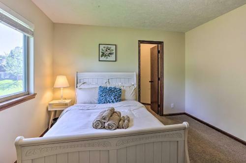 Spacious Omaha Home With Expansive Yard And Patio