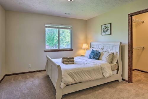 Spacious Omaha Home With Expansive Yard And Patio