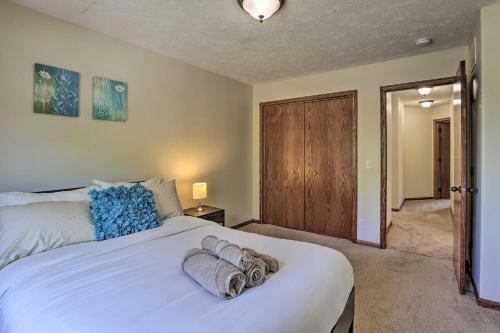 Spacious Omaha Home With Expansive Yard And Patio