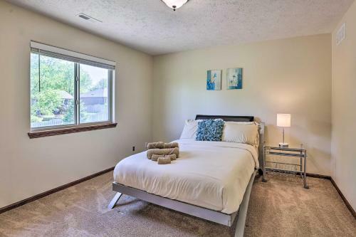 Spacious Omaha Home With Expansive Yard And Patio