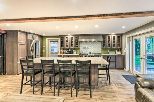 Waterfront Ashland Home About 2 Mi To Downtown!