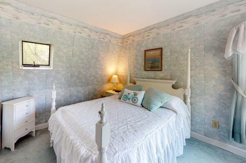 Elegant Countryside Beach Hideaway