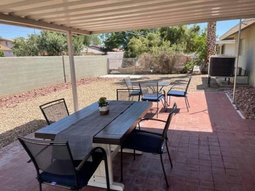 Charming 3br 2ba Home Located 5 Mins To Downtown