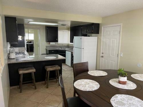 Charming 3br 2ba Home Located 5 Mins To Downtown