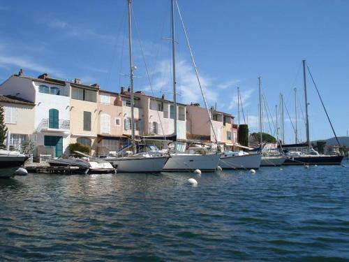 Pretty Holiday Home With Private Garden And Communal Pools, Grimaud