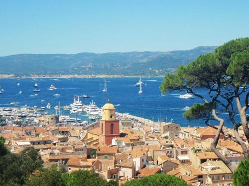 Pretty Holiday Home With Private Garden And Communal Pools, Grimaud
