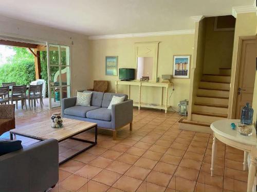 Pretty Holiday Home With Private Garden And Communal Pools, Grimaud