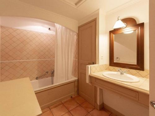 Pretty Holiday Home With Private Garden And Communal Pools, Grimaud