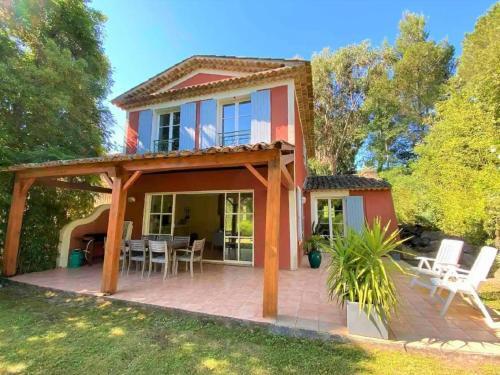 Pretty Holiday Home With Private Garden And Communal Pools, Grimaud