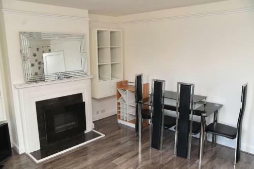 Bright And Spacious 2-bed Apartment In Sutton