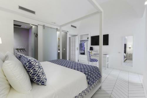 Hostal Iommella Luxury Rooms