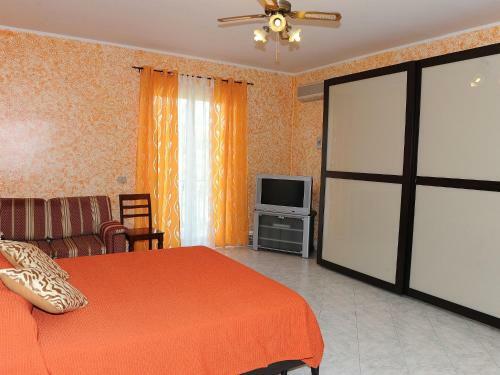 Apartment With Air Conditioning And Salt Pool