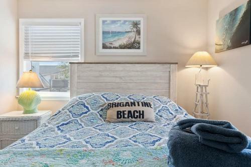 Unit B 2nd Fl 2nd Fl Hideaway 2 Block To Beach Parking