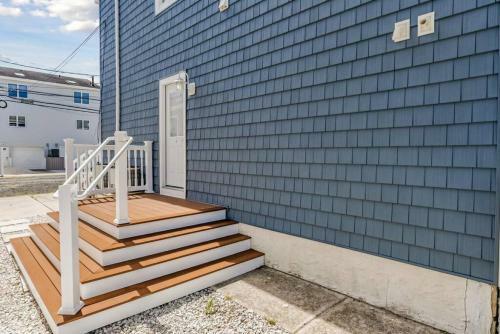 Close To AC Steps To Beach Parking